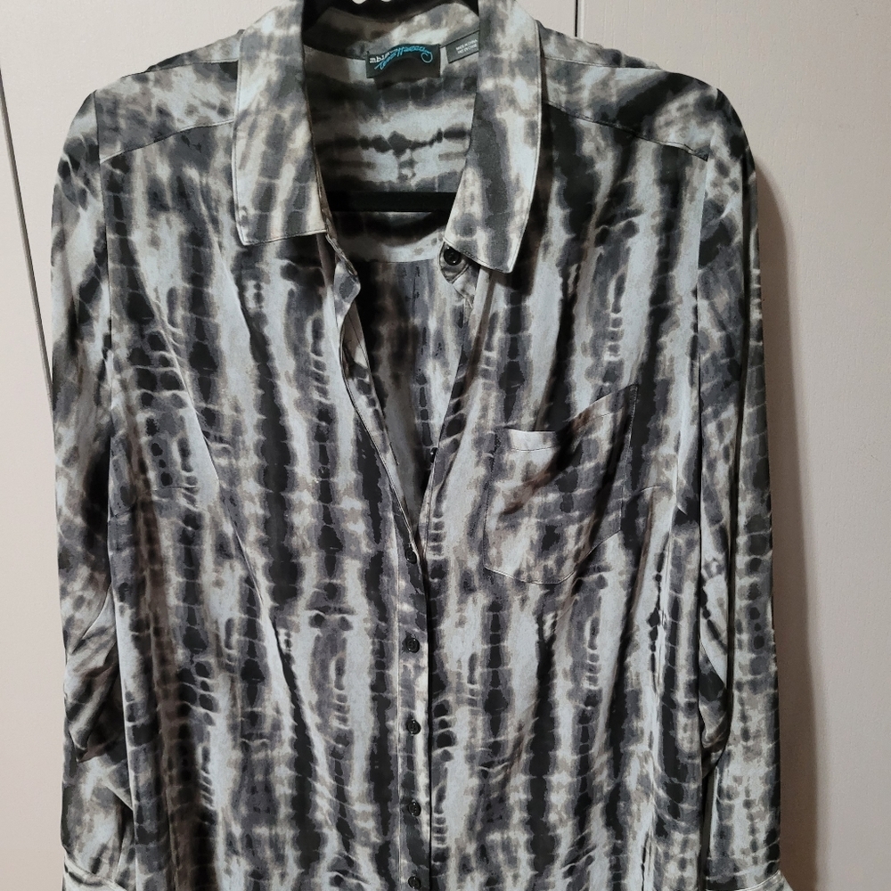 Long-sleeved blouse